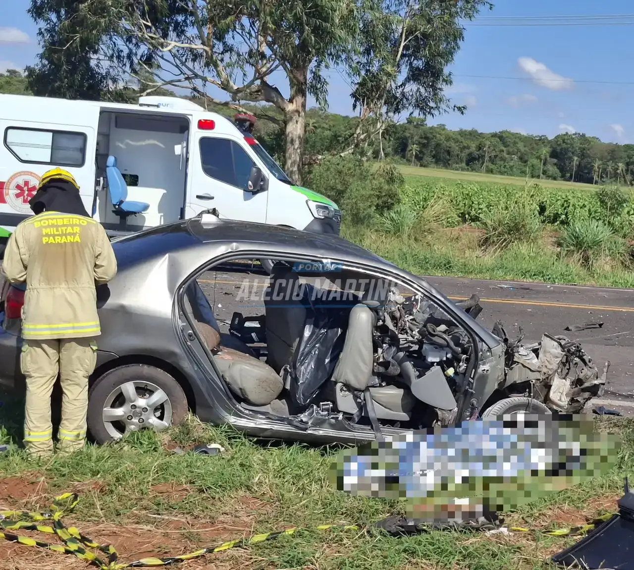Homem morre e criança fica gravemente ferida em colisão frontal na PR-323