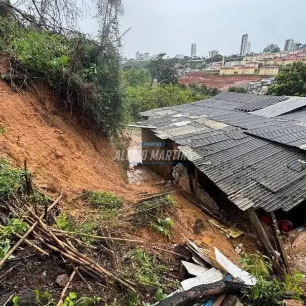 Família morre soterrada após deslizamento atingir casa no Paraná